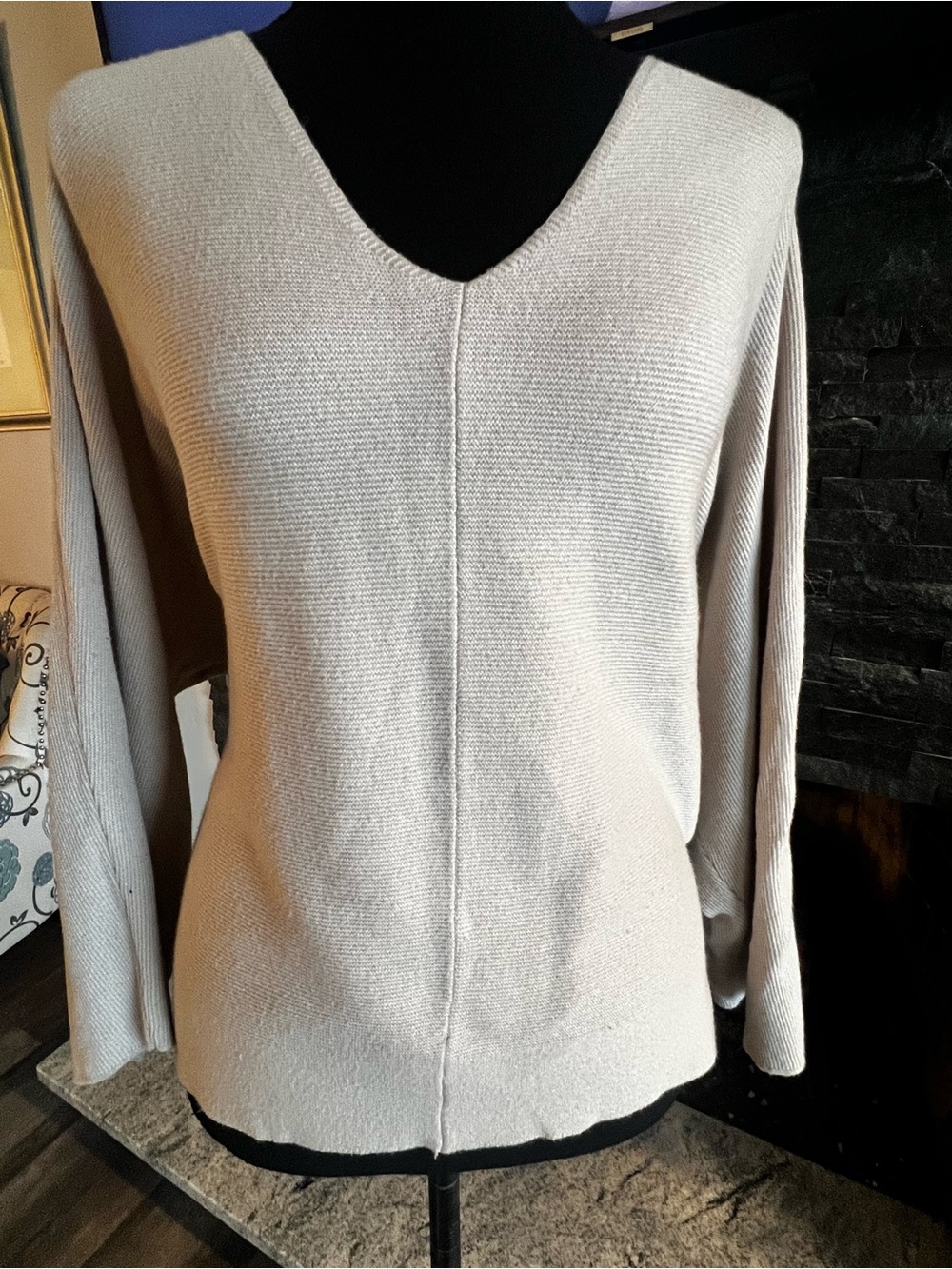Sioni Light Cream V-Neck Sweater